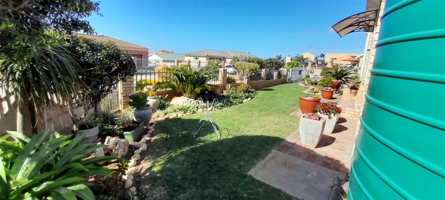 5 Bedroom Property for Sale in Wavecrest Eastern Cape